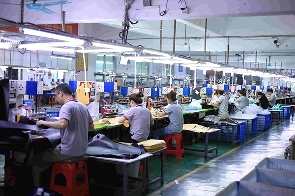 Produsen Kantong Kering: Panduan Produksi Tas Tahan Air OEM & Kustom